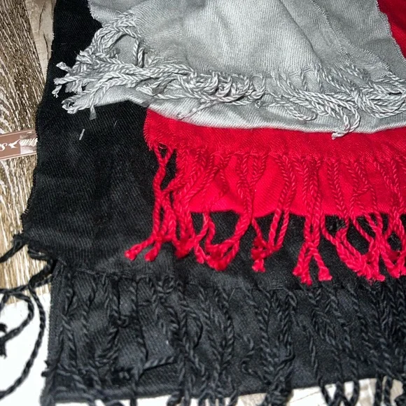 White Stag 3for1 Scarves - Picture 2 of 5